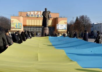 Рівнян закликають масово розгорнути синьо-жовті прапори