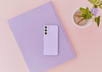 Samsung представила Galaxy S22 в новом цвете Bora Purple