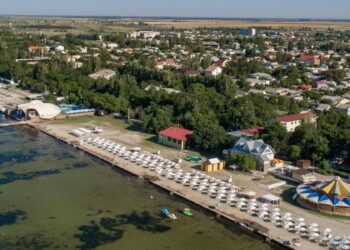 «Російські триколори на будівлях стали ударом». Жителька Скадовська про окупацію міста