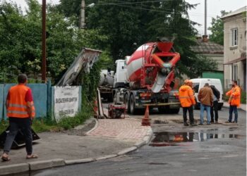 Триває поточний ремонт асфальтобетонного покриття на дорогах та об’єктах житлового фонду Тернополя