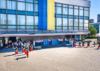 У Дніпрі утворили величезний прапор – розміром 25 на 16 метрів (ЯСКРАВІ ФОТО) |   — новости Днепра