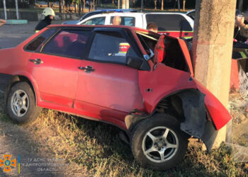 У Кривому Розі автомобіль протаранив бетонний стовп |   — новости Днепра