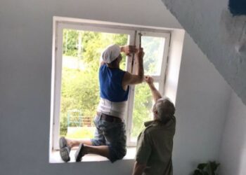 У Кропивницькому ліквідовують наслідки ракетного удару