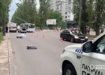 У Рівному чоловік на автівці збив на смерть велосипедиста (ВІДЕО)