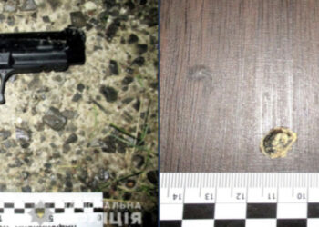 У Рівному чоловік розстріляв двері сусіда через те, що той робив ремонт