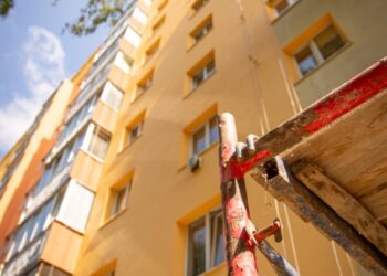 У Тернополі на вул. Київській, 7 тривають роботи з комплексної термомодернізації багатоквартирного житлового будинку