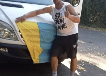 Українець, який давно живе в Італії ,передав бійцям власні авто