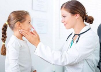 В Рівненських медзакладах ажіотаж: коли потрібно проходити медогляд для школярів