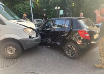 В Рівному  ДТП за участю двох легкових автомобілів (ФОТО)