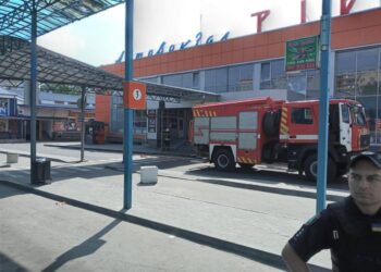 «Вибухівки не виявлено»: у Рівному обстежили «заміновані» вокзали та базар