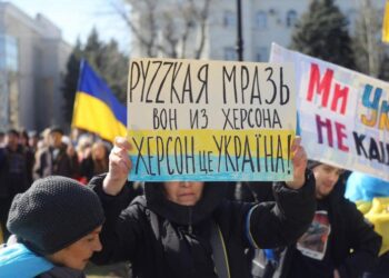 З окупованого Херсона російські військові почали вивозити свої родини