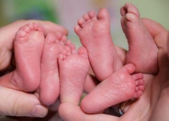 Жінка із Вараша народила трійню