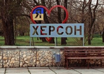 У передмісті Херсона лунають вибухи: схоже, ЗСУ далі нищить укріплення армії рф