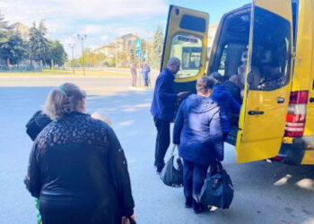 Из оккупированной Херсонщины удалось вывезти 24 пожилых человека