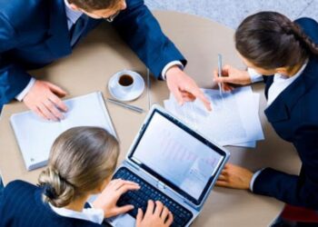 Чи може приватний нотаріус включити до витрат страхові внески за найманих працівників за договорами недержавного пенсійного забезпечення?