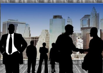 Чи потрібно повідомляти податкові органи про зміну засновників?