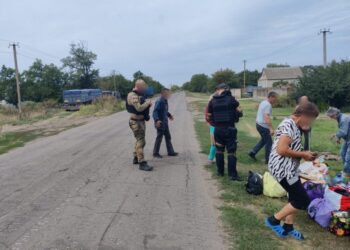 Евакуація вбрід: На Херсонщині люди втекли від окупантів перешовши річку