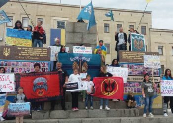 Громада Кропивницького підтримує військовополонених «азовців» (ФОТО)