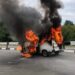 Ледь вискочив: у Нікополі автівка спалахнула на ходу (ФОТО) |   — новости Днепра