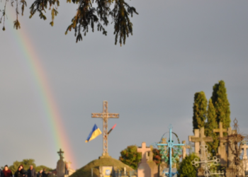 На Тернопільщині під час похорону українського захисника у небі з’явився знак — Тернопільські новини