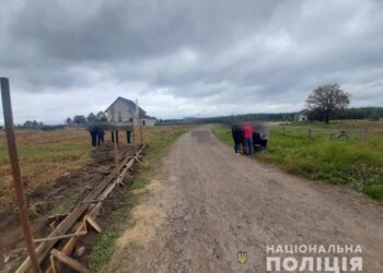 Поліцейські встановлюють особу, причетну до смертельної ДТП на Сарненщині
