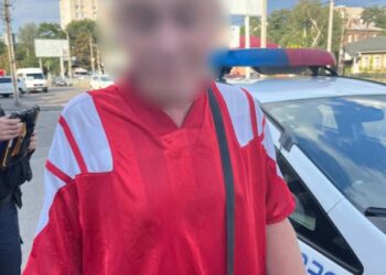 Посеред дня в Дніпрі молодики побили та обікрали перехожого |   — новости Днепра