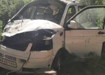 Сарненські рятувальники деблокували дві людини із понівеченого внаслідок ДТП автомобіля (ФОТО)