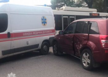 У Кропивницькому на Миколаївці сталася аварія