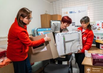 У Тернополі для кімнати кризового реагування передали допомогу від Червоного Хреста
