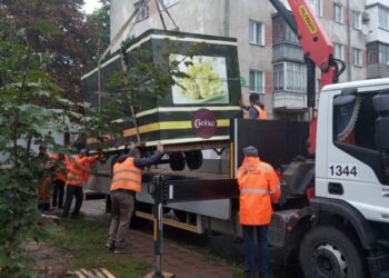 У Тернополі  на просп. Злуки проведено демонтаж тимчасової споруди