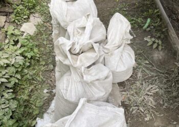 У Здолбунові на крадіжці цементу із потяга поліцейські викрили двох місцевих жителів