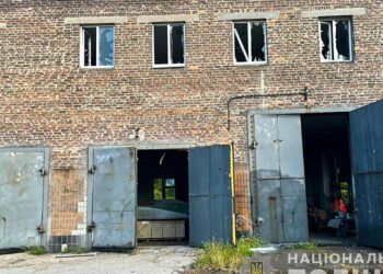 В поліції показали як виглядає запорізьке підприємство після влучання ворожих ракет