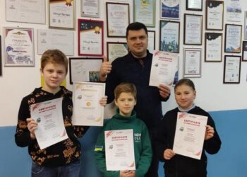 Війна відібрала у родини дім, але не мотивацію навчати дітей працювати із робототехнікою