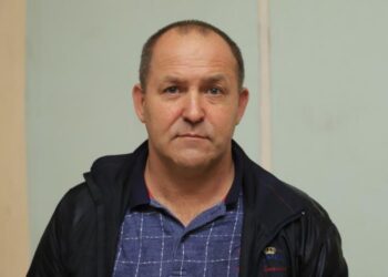 Встановлюють скло або затягують плівкою: комунальники усувають наслідки ракетних ударів по Дніпру |   — новости Днепра