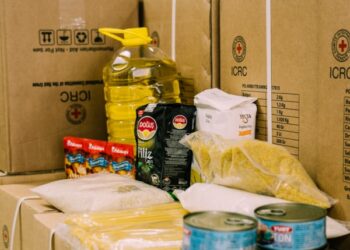 500 продуктових наборів потребуючі тернополяни отримають від Червоного Хреста