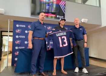 Старт НХЛ. В центре внимания — Джонни Годро