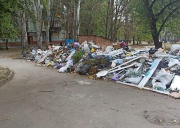 Запоріжців просять не викидати сміття після обстрілів у контейнери | Новини Запоріжжя — кримінал