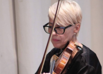 До Рівного переїхала скрипалька із Маріуполя