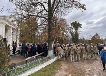 Кіровоградщина: Громада села Рівне попрощалася з загиблим Героєм