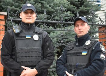 Кропивницькі патрульні допомогли жінці, яка була у безпорадному стані