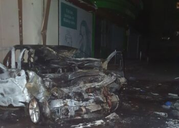 Кропивницький: Як палала автівка на Бутусова (ВІДЕО)