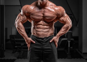 мощный-бодибилдер