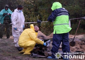 Понад 120 тіл ексгумувала поліція Донеччини на деокупованих територіях