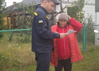 Рятувальники Рівненщини активно навчають населення області жити безпечно (ФОТО)