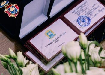 У День захисників та захисниць України міський голова Тернополя Сергій Надал вручив нагороди з нагоди свята