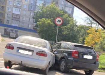 У Кропивницькому на 101-мікрорайоні сталася аварія