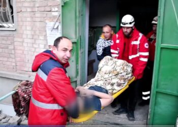 У Миколаєві рятують хлопчика з-під завалів (ВІДЕО)