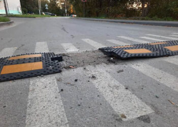 У Новомосковську поблизу дитячого садочка пошкодили лежачих поліцейських |   — новости Днепра