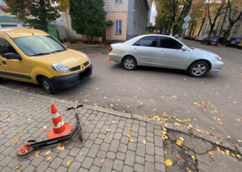 У Рівному під колеса авто потрапив малолітній на самокаті: поліцейські встановлюють обставини автопригоди