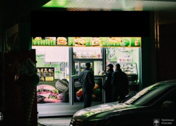 У Тернополі проводяться профілактичні бесіди з підприємцями щодо обмежень роботи світлових вивісок в темну пору доби